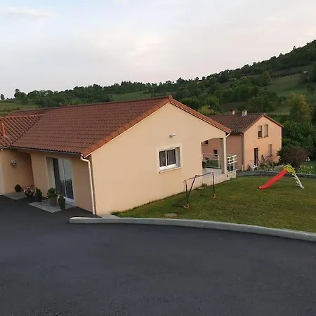 Au Bas De La Forteresse De 4*